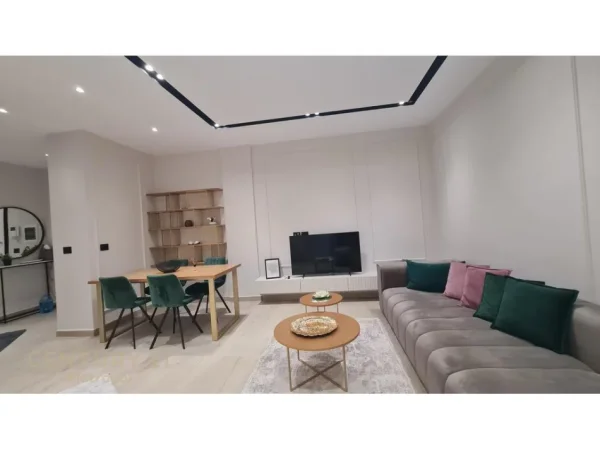 Tirane, jepet me qera apartament 1+1 Kati 2, 74 m² 800 € 