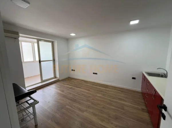 Tirane, jepet me qera ambjent biznesi Kati 1, 85 m² 800 € (prane kryqezimit 21 Dhjetori, Tirane)