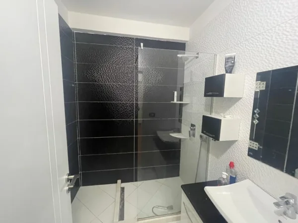 Tirane, jepet me qera apartament 2+1 Kati 9, 72 m² 450 € 
