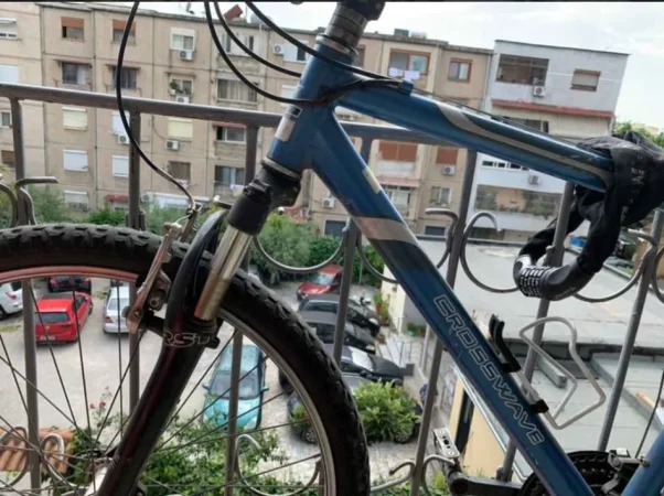 Tirane, shes biciklete