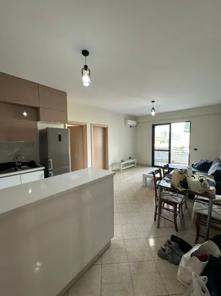 Tirane, jepet me qera apartament 1+1 Kati 4, 70 m² 390 €