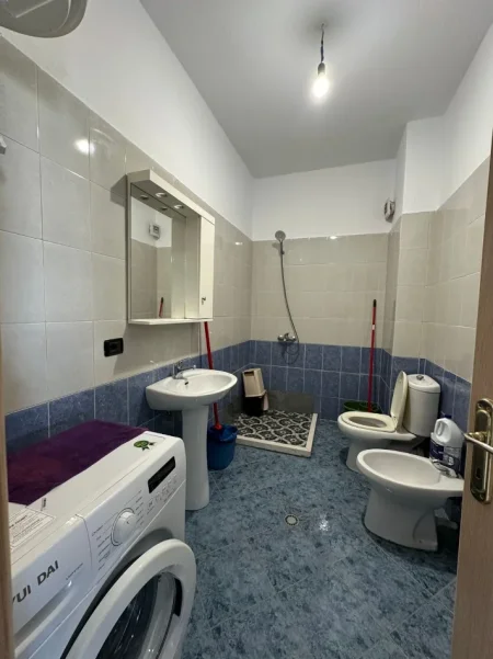 Tirane, jepet me qera apartament 1+1 Kati 4, 70 m² 390 €