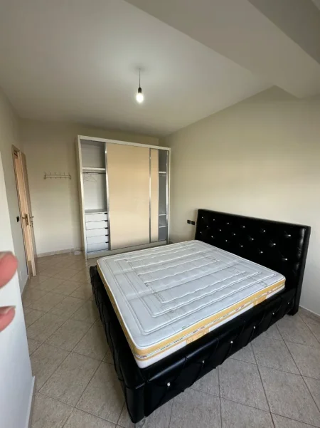 Tirane, jepet me qera apartament 1+1 Kati 4, 70 m² 390 €