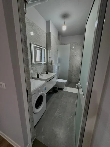 Tirane, jepet me qera apartament 2+1 Kati 4, 80 m² 650 € (Ish Fusha e Aviacionit)
