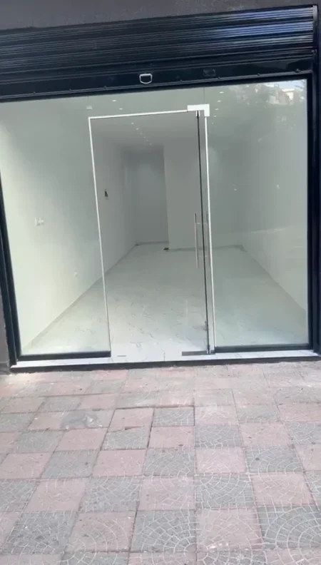Tirane, shes dyqan Kati 0, 38 m² 85.000 € (Rruga Don bosko)