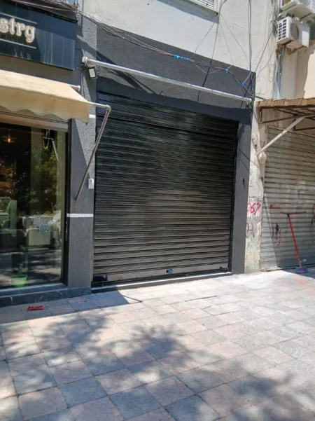 Tirane, shes dyqan Kati 0, 38 m² 85.000 € (Rruga Don bosko)