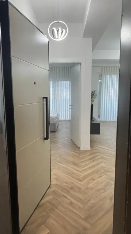 Tirane, jepet me qera apartament 1+1 Kati 4, 70 m² 600 € (GOLDEN PARK)