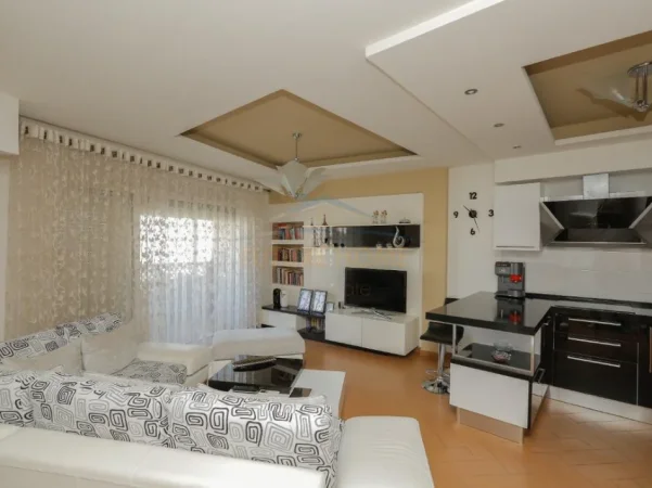 Tirane, jepet me qera apartament 3+1+Ballkon Kati 3, 154 m² 780 € (Don Bosko)