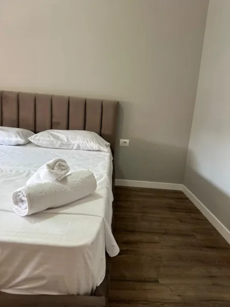 Tirane, jepet me qera apartament 1+1 Kati 5, 65 m² 650 € (Pazari i Ri)