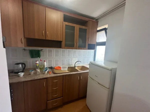 Tirane, shitet apartament 1+1+Ballkon Kati 1, 55 m² 85.000 € (Shkolla e Bashkuar)