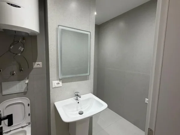 Tirane, shitet apartament 1+1 Kati 11, 190.000 € (Kompleksi Usluga)