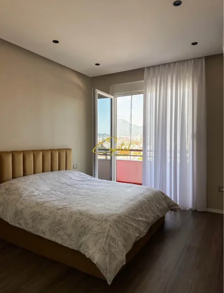 Tirane, jepet me qera apartament 2+1 Kati 8, 100 m² 750 € (CASA ITALIA)