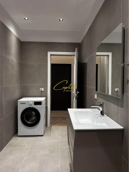 Tirane, jepet me qera apartament 2+1 Kati 8, 100 m² 750 € (CASA ITALIA)