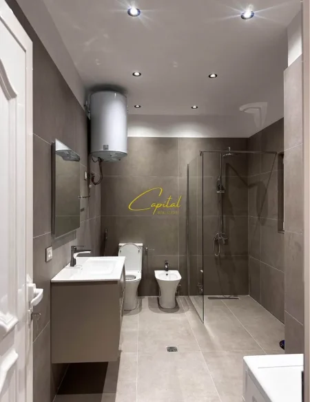 Tirane, jepet me qera apartament 2+1 Kati 8, 100 m² 750 € (CASA ITALIA)