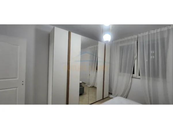 shitet apartament 1+1+Ballkon Kati 4, 62 m²