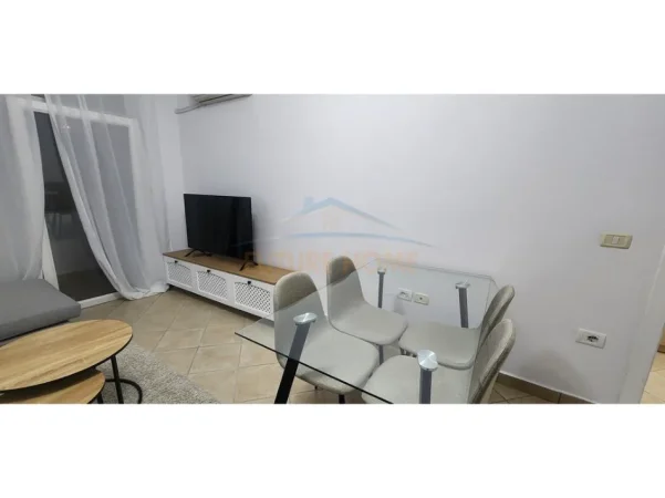 shitet apartament 1+1+Ballkon Kati 4, 62 m²