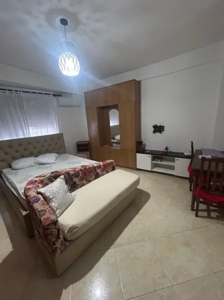 Tirane, jepet me qera garsonier Studio Kati 1, 32 m² 300 € (astir)