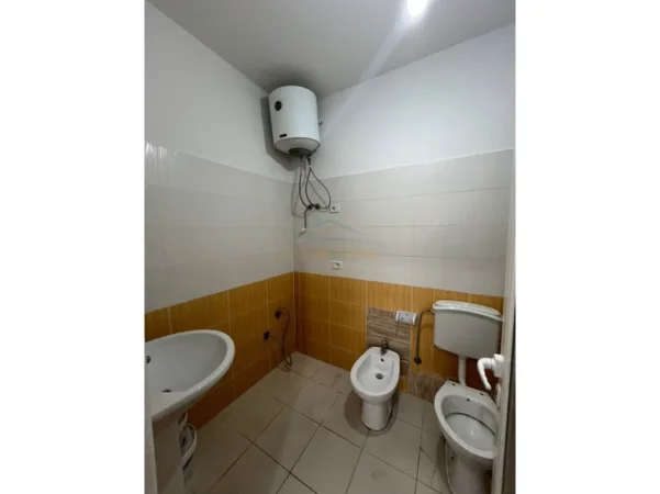 Tirane, jepet me qera apartament 2+1 Kati 5, 115 m² 500 € 
