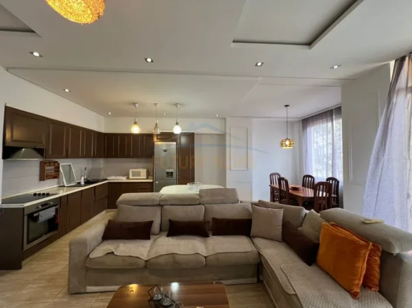 Tirane, jepet me qera apartament 2+1 Kati 5, 115 m² 500 € 