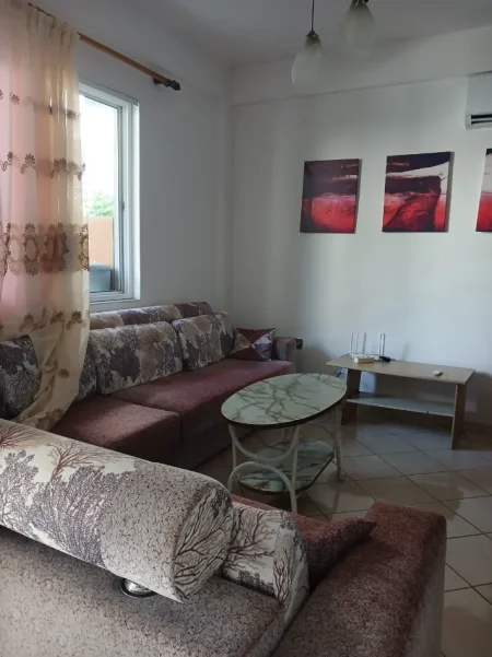 Tirane, jap me qera apartament 1+1 Kati 1, 80 m² 350 € (Vilat amerikane, Rruga 3 Vellerezit Kondi)