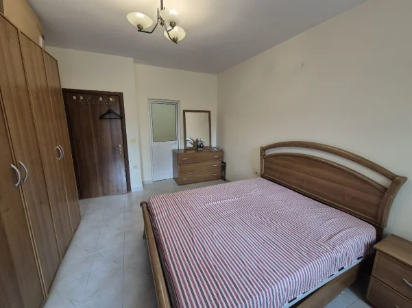 Tirane, jepet me qera apartament 2+1 Kati 2, 550 € 