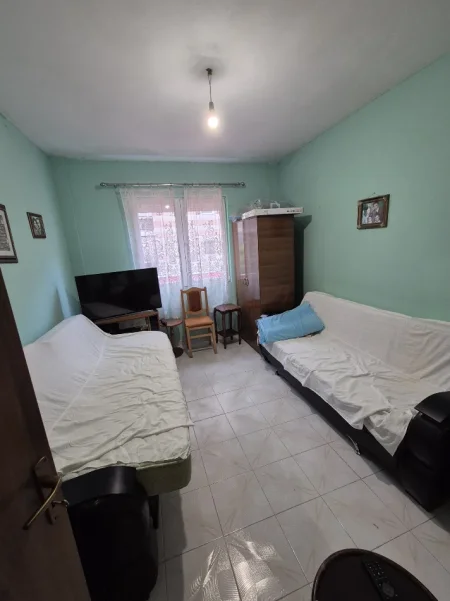 Tirane, jepet me qera apartament 2+1 Kati 2, 550 € 