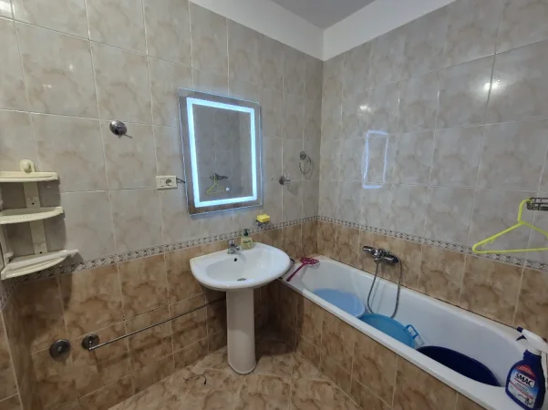 Tirane, jepet me qera apartament 2+1 Kati 2, 550 € 