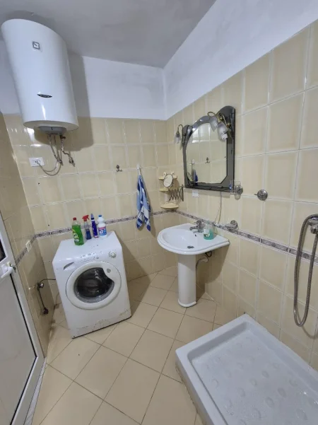 Tirane, jepet me qera apartament 2+1 Kati 2, 550 € 