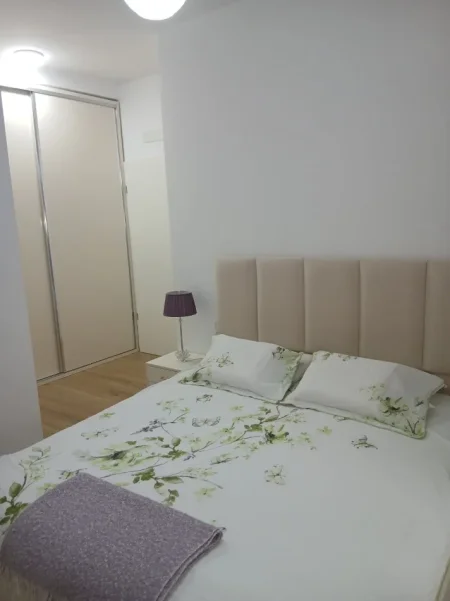 Tirane, jepet me qera apartament 2+1+Ballkon Kati 5, 92 m² 650 € (Rruga Siri Kodra)
