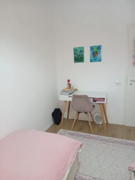 Tirane, jepet me qera apartament 2+1+Ballkon Kati 5, 92 m² 650 € (Rruga Siri Kodra)