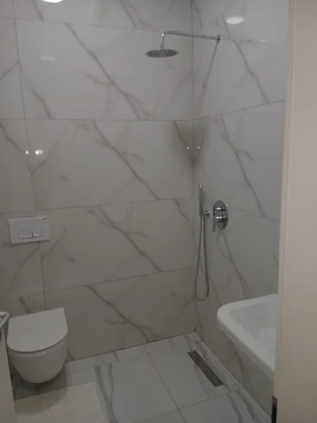 Tirane, jepet me qera apartament 2+1+Ballkon Kati 5, 92 m² 650 € (Rruga Siri Kodra)
