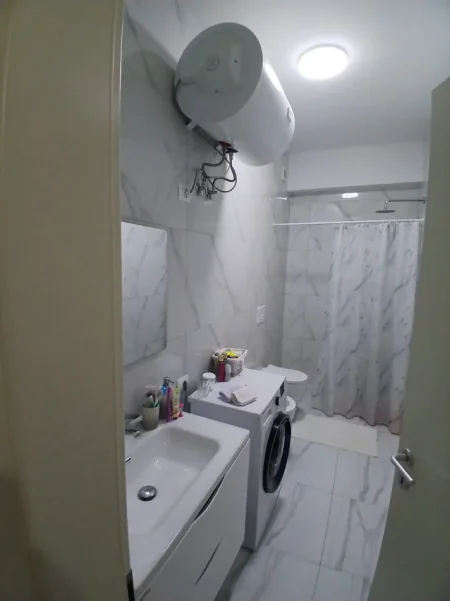 Tirane, jepet me qera apartament 2+1+Ballkon Kati 5, 92 m² 650 € (Rruga Siri Kodra)