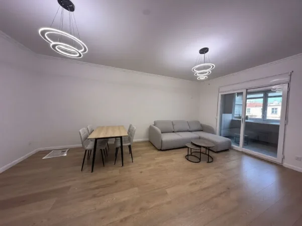 Tirane, jepet me qera apartament 1+1 Kati 2, 60 m² 800 € (Komuna e Parisit)