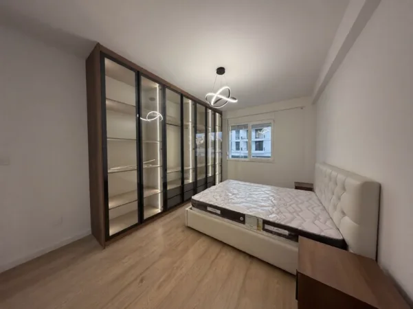 Tirane, jepet me qera apartament 1+1 Kati 2, 60 m² 800 € (Komuna e Parisit)