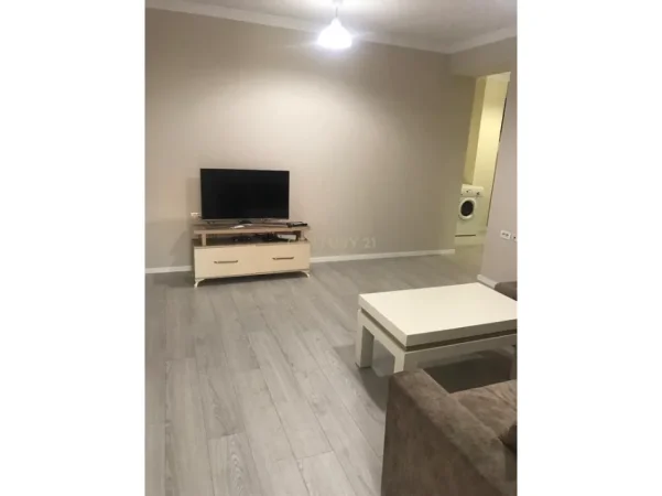 Tirane, jepet me qera apartament 1+1 Kati 1, 77 m² 400 € (Tregu Elektrik)