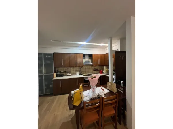 Tirane, shitet apartament 3+1+Ballkon Kati 1, 103 m² 220.000 € (Shkolla Qazim Turdiu)