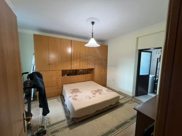 Tirane, shitet apartament 3+1+Ballkon Kati 1, 103 m² 220.000 € (Shkolla Qazim Turdiu)