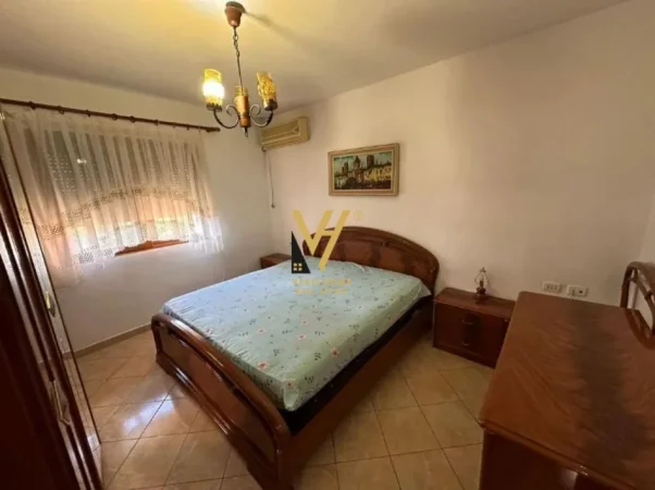 Tirane, jepet me qera apartament 2+1+Ballkon Kati 4, 75 m² 520 € (MATERNITETI I RI)
