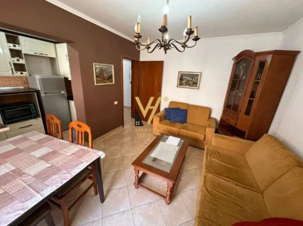Tirane, jepet me qera apartament 2+1+Ballkon Kati 4, 75 m² 520 € (MATERNITETI I RI)