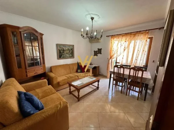 Tirane, jepet me qera apartament 2+1+Ballkon Kati 4, 75 m² 520 € (MATERNITETI I RI)