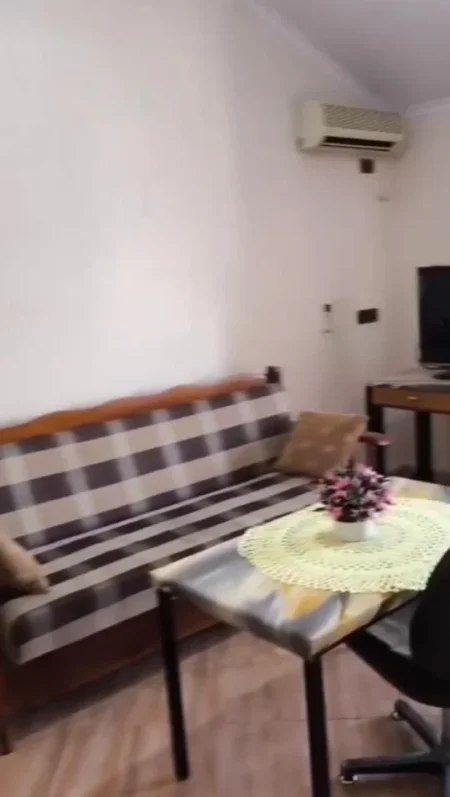 Tirane, jepet me qera apartament 1+1 Kati 6, 60 m² 400 € (Rruga Reshit Petrela)