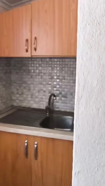 Tirane, jepet me qera apartament 1+1 Kati 6, 60 m² 400 € (Rruga Reshit Petrela)