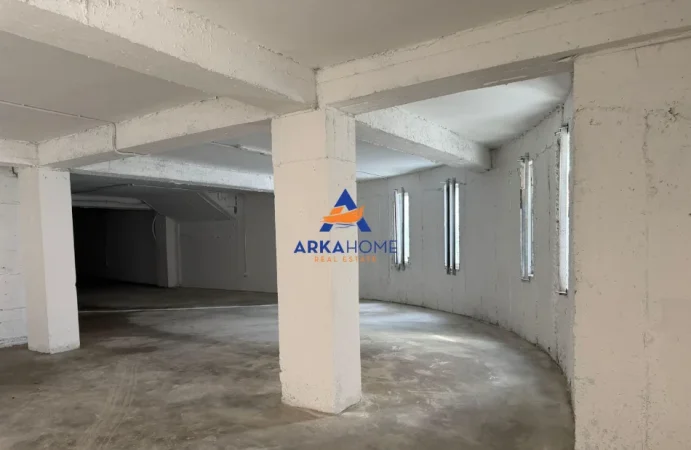 Tirane, jepet me qera magazine Kati 0, 500 m² 2.105 € 