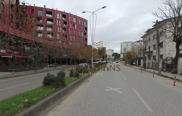 Tirane, jepet me qera zyre Kati 2, 120 m² 1.800 € (rrethi i ekonimikut)