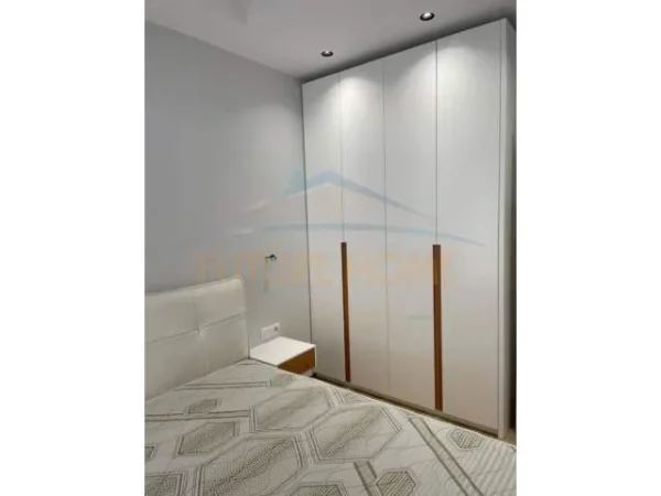 Tirane, shitet apartament 1+1 Kati 1, 163 m² 200.000 Euro (Komuna e Parisit)