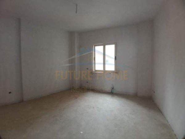 Durres, shitet apartament 2+1 Kati 3, 141 m² 165.000 Euro (Vila e Zogut, Durres)