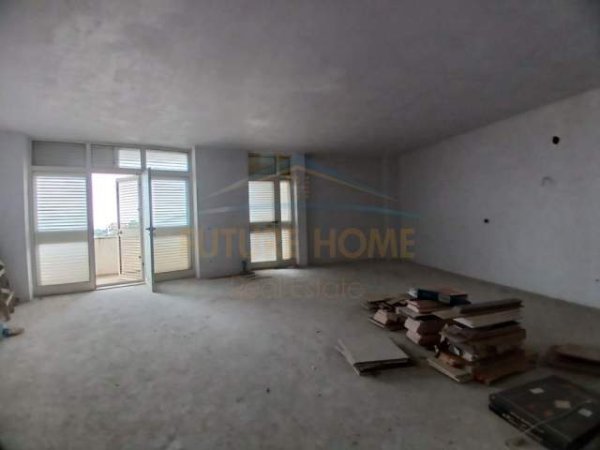 Durres, shitet apartament 2+1 Kati 3, 141 m² 165.000 Euro (Vila e Zogut, Durres)