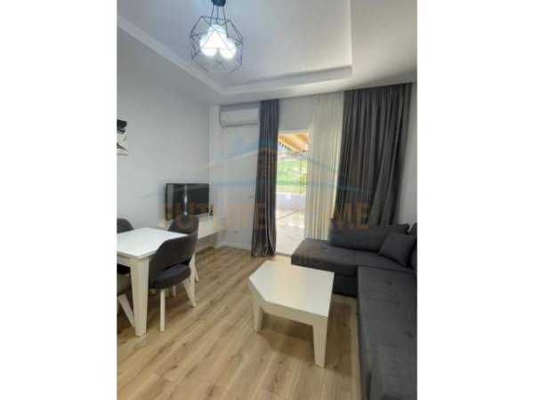 Tirane, shitet apartament 1+1+A Kati 1, 163 m² 200.000 Euro (Mbikalimi i Komunes se Parisit)