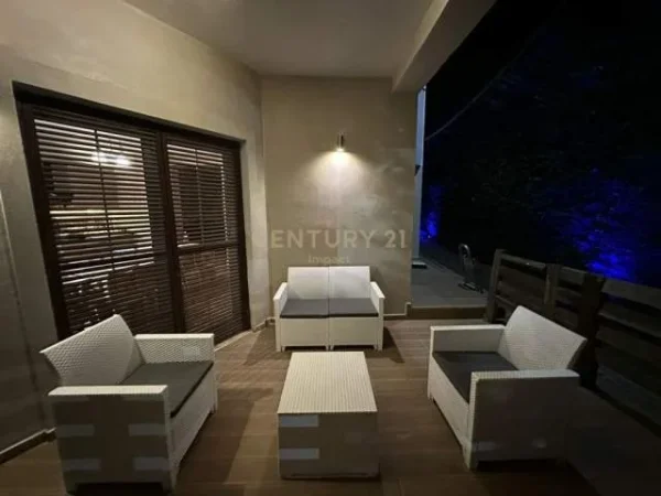 Tirane, shitet Vile 2 Katshe Kati 2, 890 m² 450.000 Euro (Mullet, Qendra Tregtare TEG)