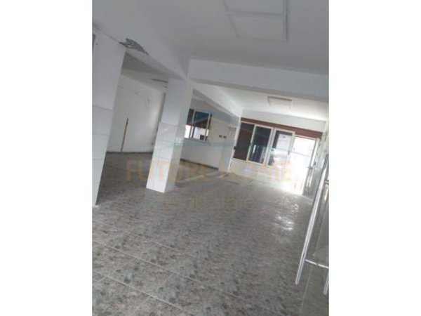 Durres, jepet me qera ambjent biznesi Kati 0, 84 m² 400 Euro (Flagship Center, Durres)